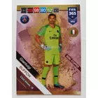 302 Gianluigi Buffon POWER-UP: Goal Stopper (Paris Saint-Germain) focis kártya