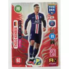 343 Thilo Kehrer Titan/Power UP focis kártya (Paris Saint-Germain) FIFA365 2021