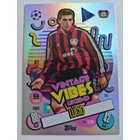432 Lúcio Vintage Vibes Legend focis kártya (FC Bayern München) Topps MATCH ATTAX BL 2024-25